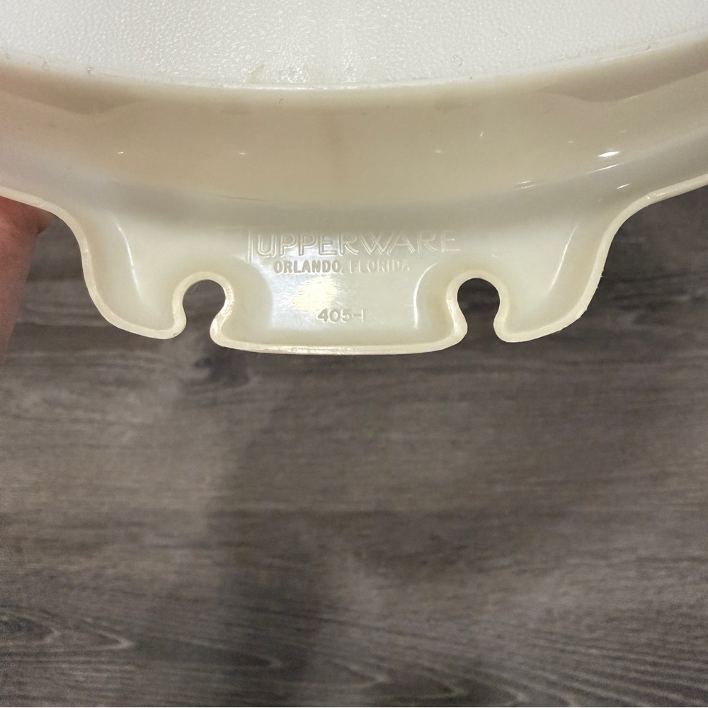 Vintage Tupperware 12" Round Veggie Carrier / Keeper - Picture 6 of 9